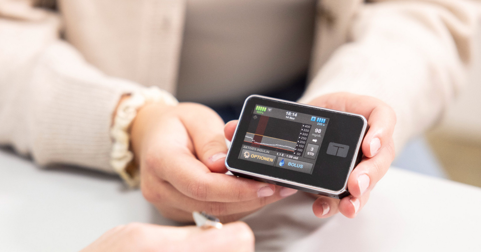 Diabetespraxis Bodensee Insulinpumpe Monitor einer Insulinpumpe zeigt Insulinspiegel